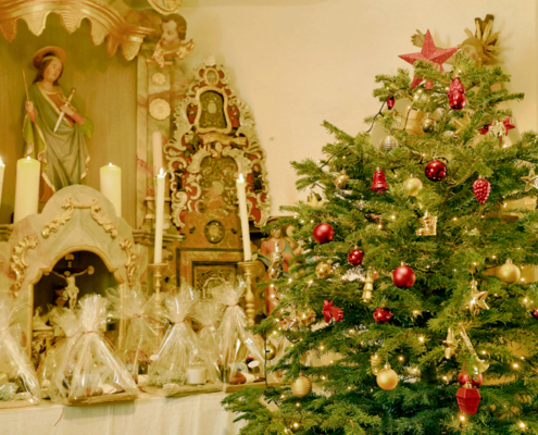 Christbaum in der Kapelle